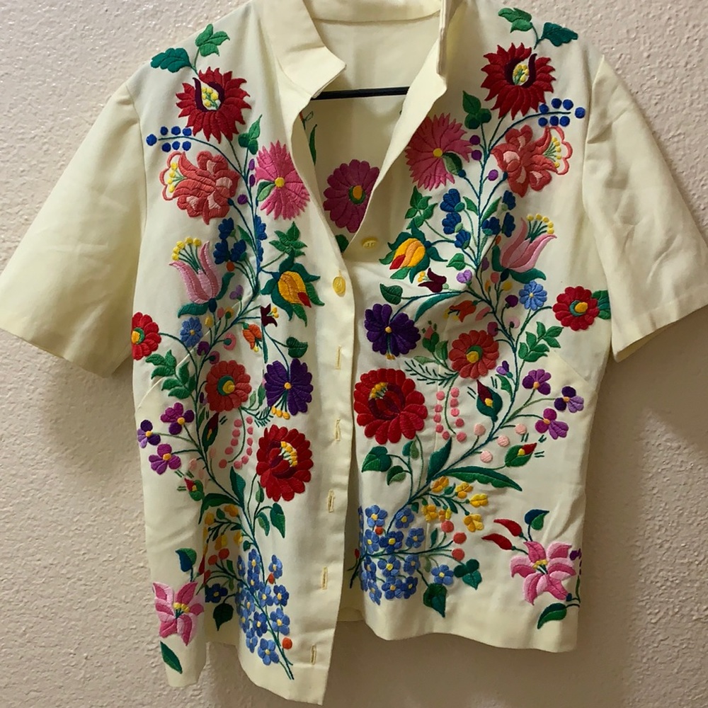 VINTAGE Floral Embroidered Shirt